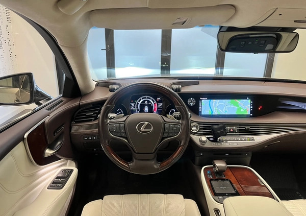 Lexus LS cena 310000 przebieg: 87000, rok produkcji 2018 z Ćmielów małe 106